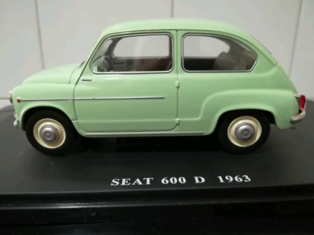 Seat / Fiat 600 kaappariovilla vihreä pienoismallit.fi