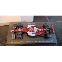 Alfa Romeo Racing Orlen C42, #77, Valtteri Bottas Bahrain 2022 GB, Ukko kyydissä ja kova vitriini