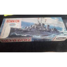 AURORA 1/600 704 BENNION USS DESTROYER. Googlen mukaan vuodelta 1958. Avaamaton