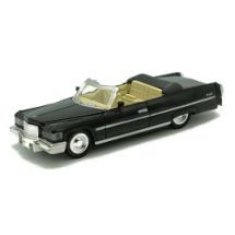 Cadillac coupe de ville 1976 musta