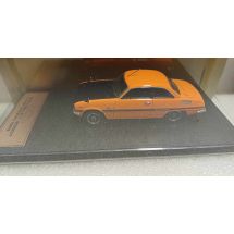Isuzu Bellet 1600 GT, 1969, oranssi/musta. Ohjaus oikealla. Olen pahoillani kuvista, outo peilaus muovista