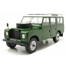 Land Rover series III 109 vihreä