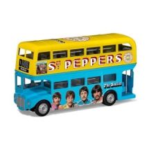 London Bussi Beatles revolver