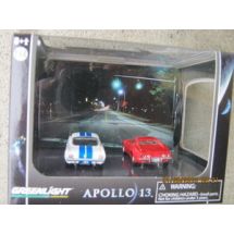 Ford Mustang ja Chevrolet Corvette "Apollo13" dioraama