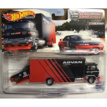 Nissan Skyline GT-R (BNR32) #32 ja Sakura Sprinter kuljetusauto