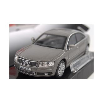Audi A8 harmaa