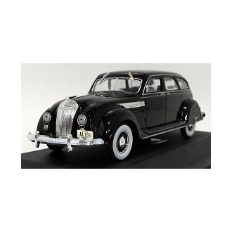 Chrysler Airflow sedan, vm. 1936, musta