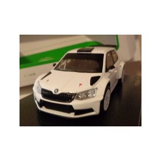 SKODA FABIA, R5. asfalttipyörillä,  valkoinen