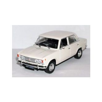 Fiat 125 P vm. 1967, valkoinen