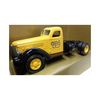 International KB-12 Semi-cab 1947 keltainen
