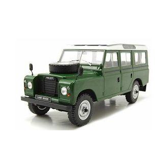 Land Rover series III 109 vihreä