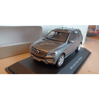 Mercedes-Benz ML M-Klasse, harmaa