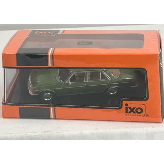 Mercedes-Benz 240D W123 vihreä