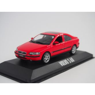 Volvo S60, Kattoluukulla, Punainen